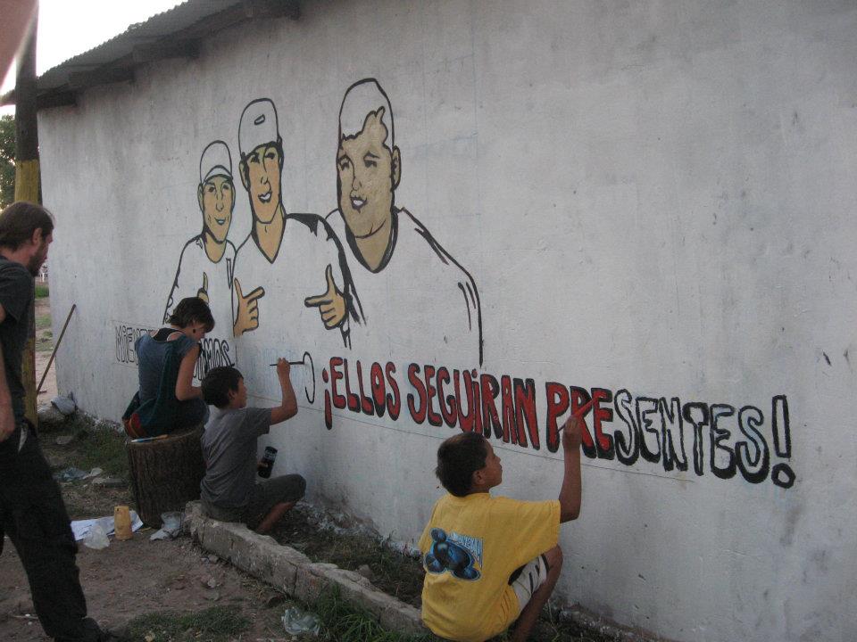 Mural sobre el triple crimen