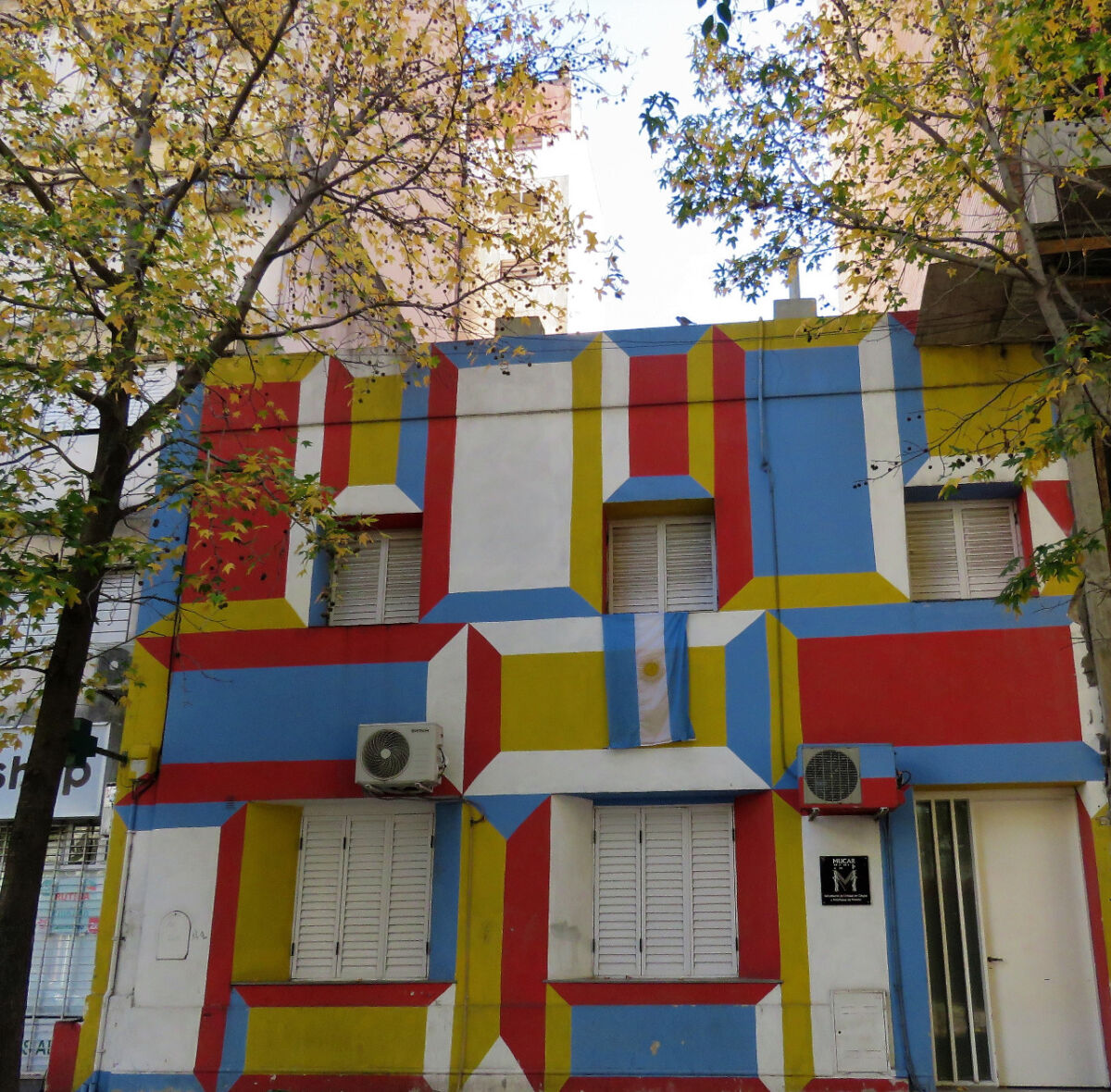 La sede Mucar, intervenida por el artista plástico Pablo Boffelli. Foto: Redacción Rosario