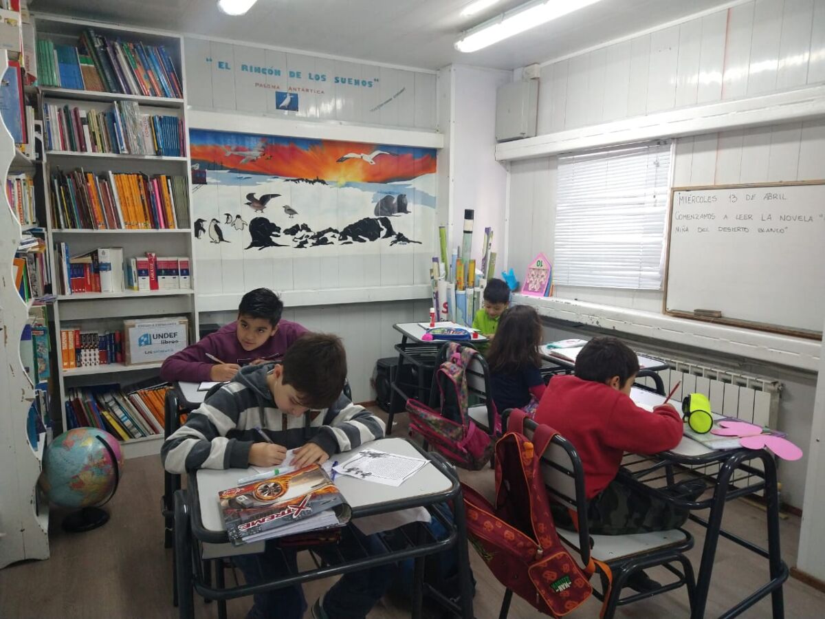 Escuela N° 38 Presidente Raúl Ricardo Alfonsín de Base Antártica Esperanza. Campaña 2022. Foto: Gentileza S. Otaola y D. Barrios