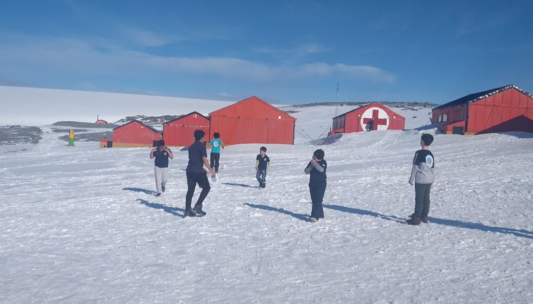 Escuela N° 38 Presidente Raúl Ricardo Alfonsín de Base Antártica Esperanza. Campaña 2022. Foto: Gentileza S. Otaola y D. Barrios