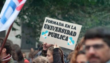 Marcha de las antorchas en Rosario 22/05/24