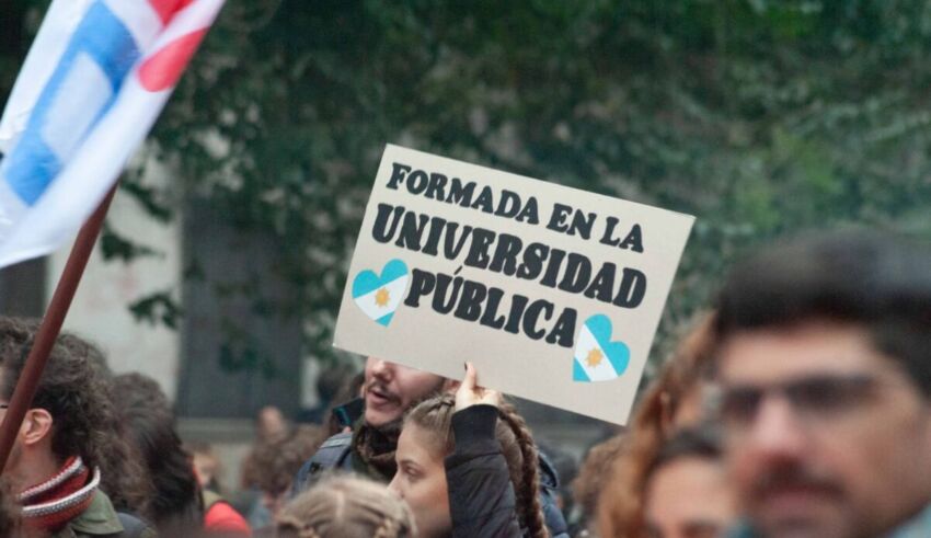 Marcha de las antorchas en Rosario 22/05/24