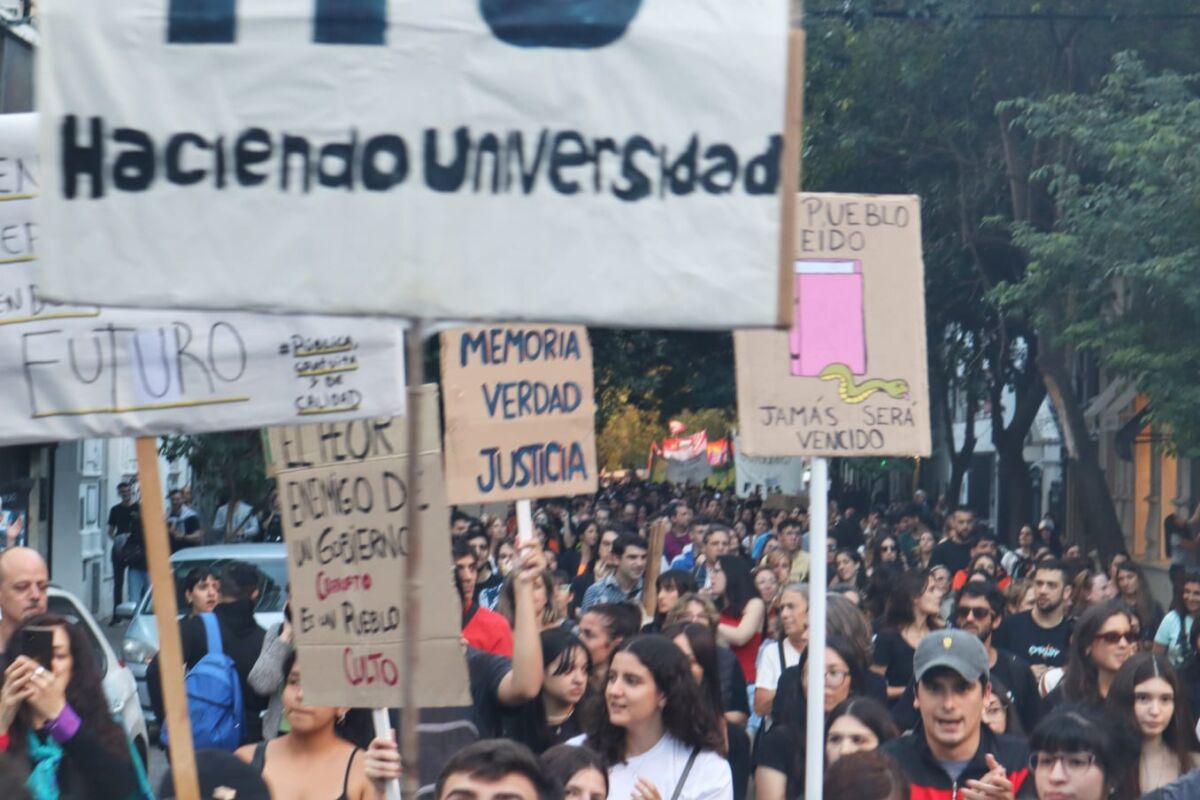 Marcha en defensa de la universidad pública 23/04/24 Rosario