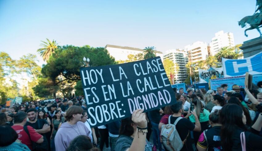 Marcha en defensa de la universidad pública en Buenos Aires - Caba -