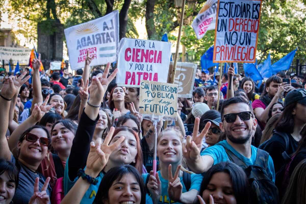 Marcha en defensa de la universidad pública en Buenos Aires - Caba -